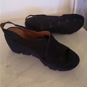 black clark’s artisan sandals!!